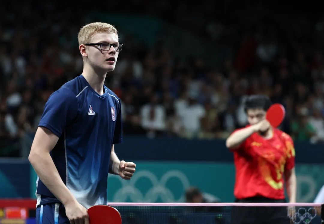 表现出超出 表现出超出