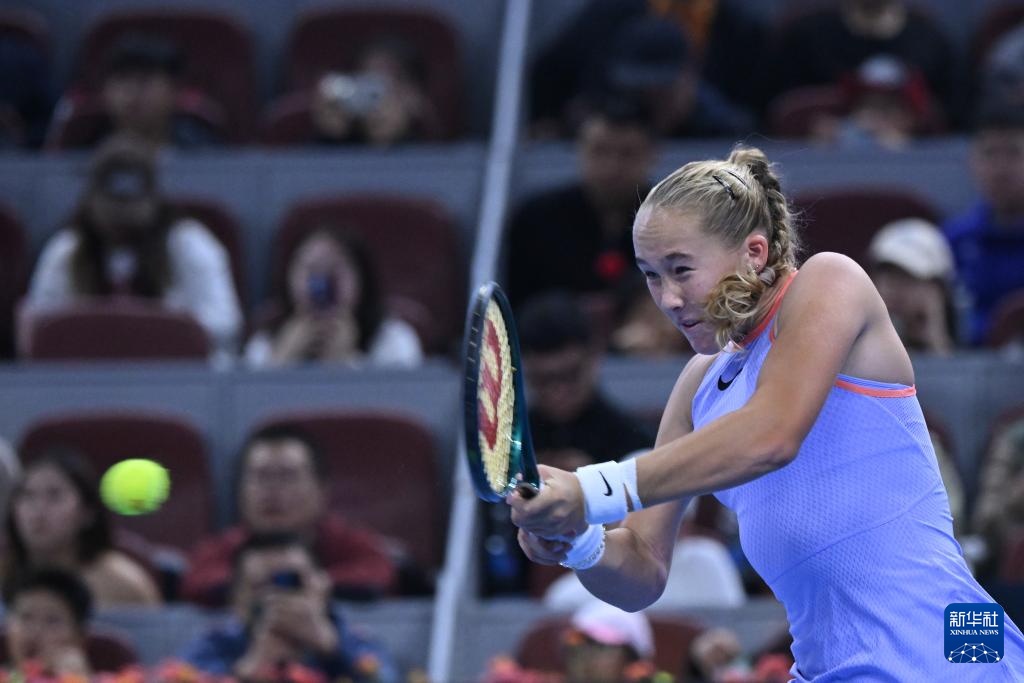 励着赛场上 励着赛场上