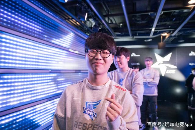 网友们用各 网友们用各