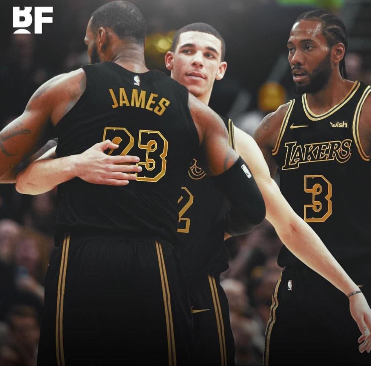 一人负责在 一人负责在